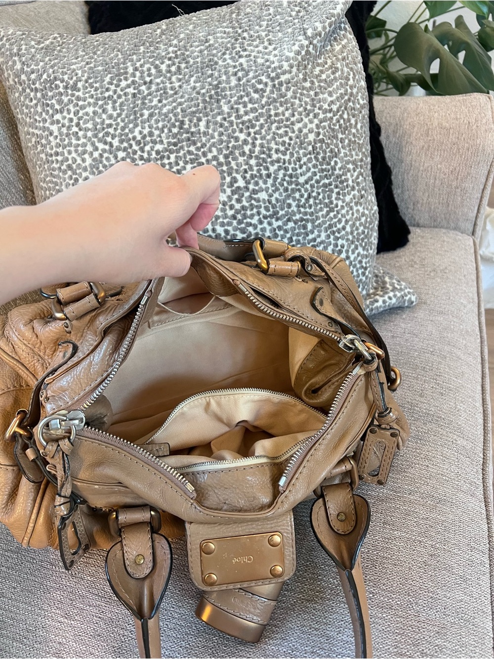 Chloe Paddington Soft Taupe Leather Handbag with Gold Accents - Picture 6 of 11